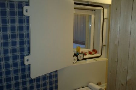 Hätäpoistumisluukku 1.JPG
